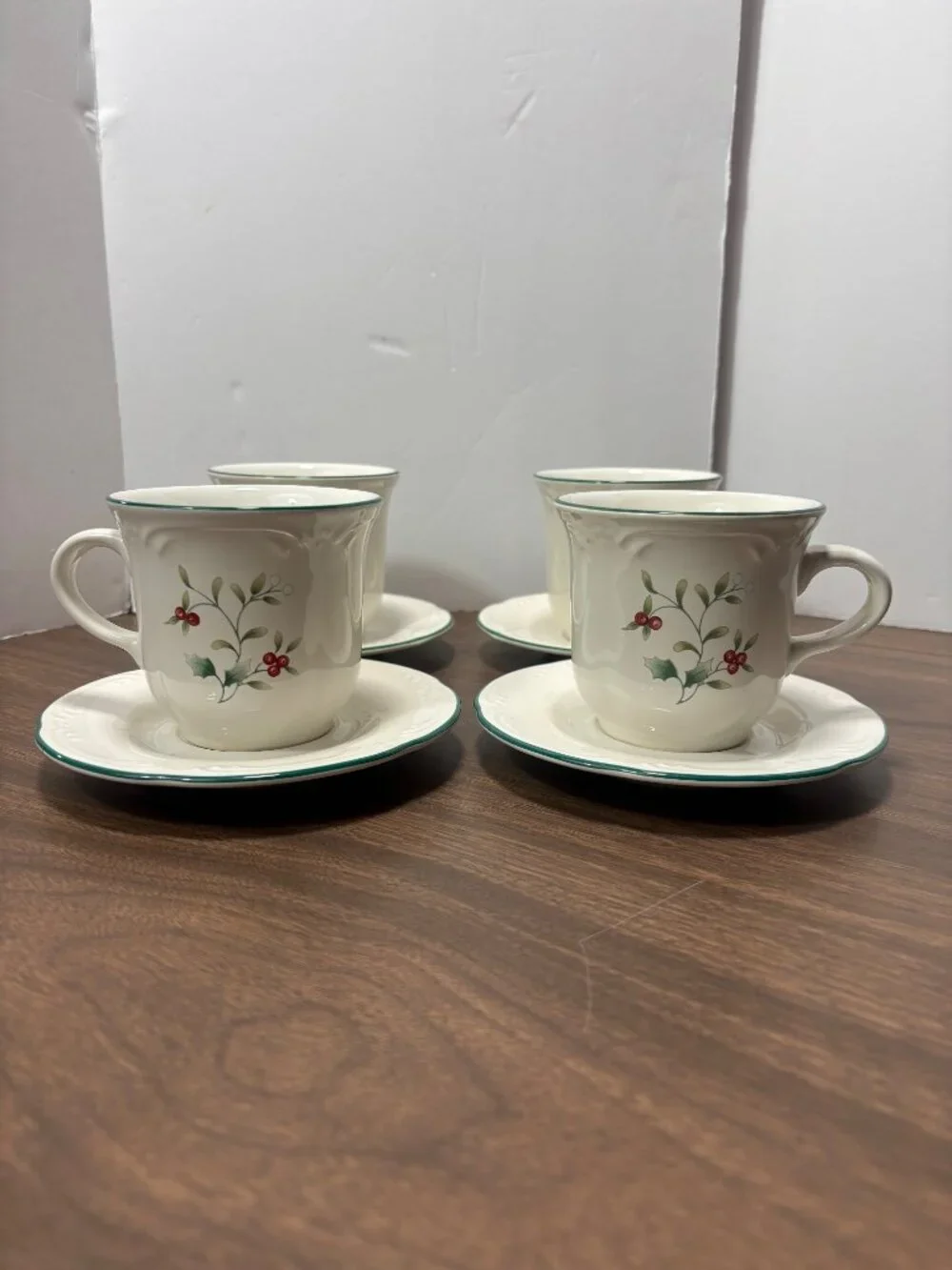 Winterberry  Mugs & Saucers Holly Berry Design Set Of 4 By Pfaltzgraff